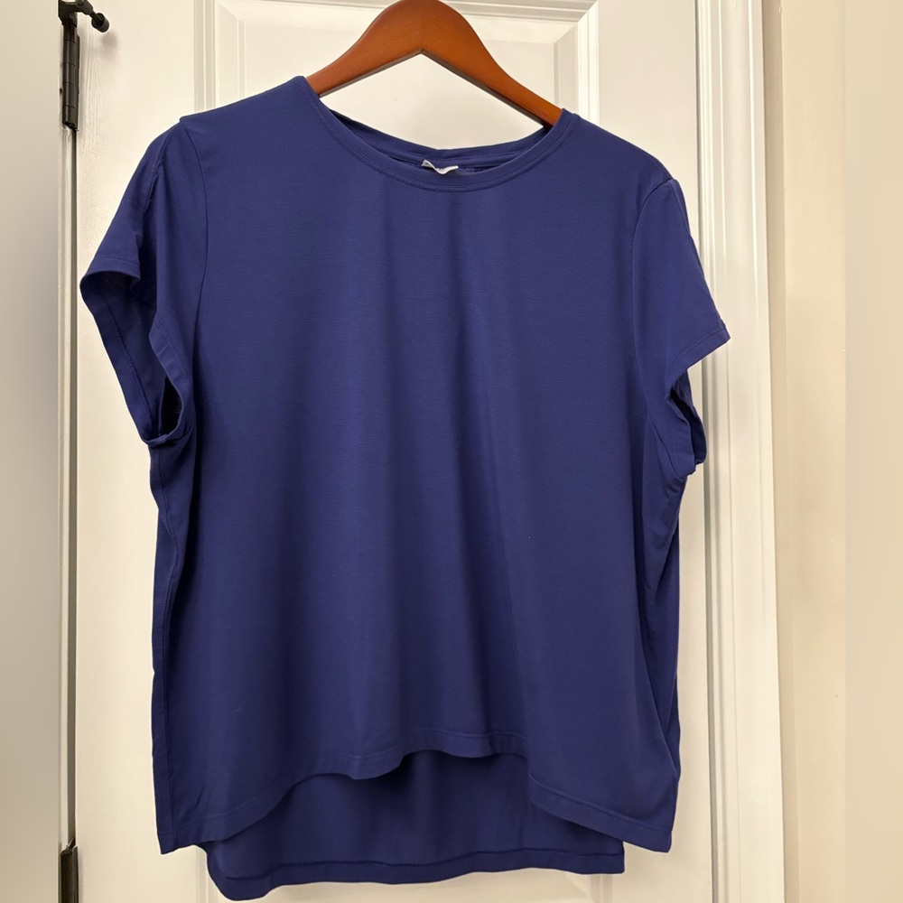 Athleta WITH EASE TEE size M petite
